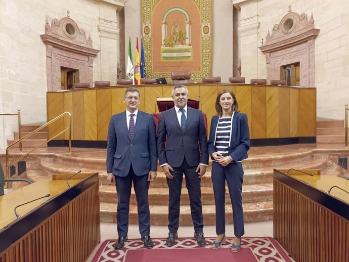 José Luis Sánchez Teruel, Juan Antonio Lorenzo y Pilar Navarro en el Parlamento andaluz.