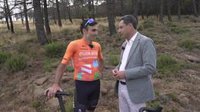 Moreno asiste al final de la XII etapa de la Vuelta a España y apoya la iniciativa 'verde' del ciclista Luis Ángel Maté