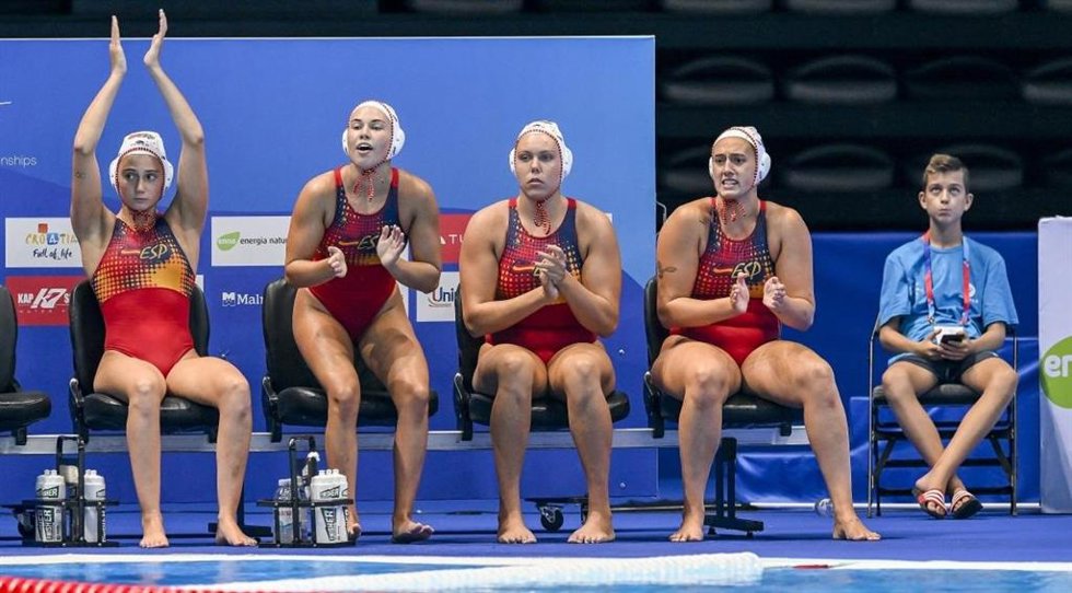 El banquillo español durante la victoria de la selección femenina ante Israel en el Campeonato de Europa