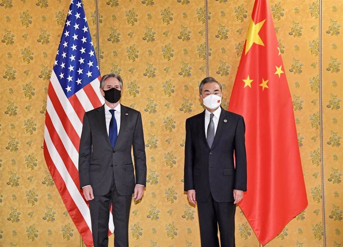 Archivo - El secretario de Estado de Estados Unidos, Antony Blinken, y el ministro de Exteriores de China, Wang Yi.