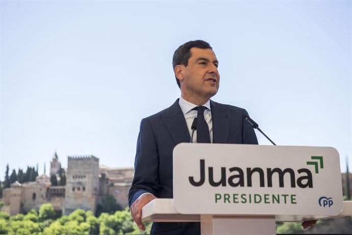 Archivo - El presidente del PP-A y de la Junta, Juanma Moreno, en imagen de archivo en Granada