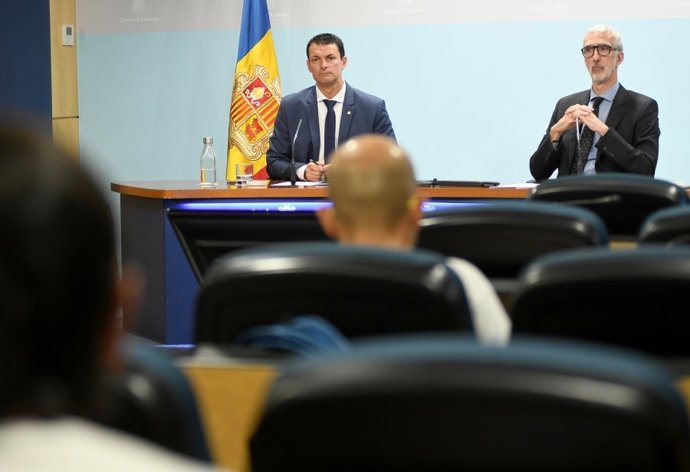 El ministre de Presidncia, Economia i Empresa del Govern d'Andorra, Jordi Gallardo, i el secretari d'Estat d'Economia, ric Bartolomé, han presentat aquest dijous el Projecte de Llei de mesures per al treballador de compte propi