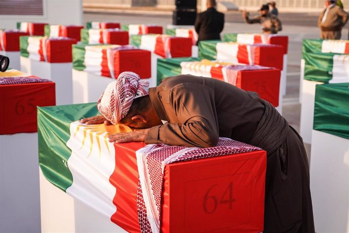 Archivo - Ceremonia por un centenar de miembros de la tribu kurda Barzani asesinados durante el régimen de Sadam Huseín y hallados recientemente en fosas comunes en el sur de Irak