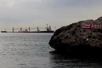 Bombeada el 80% de la carga de gasóleo de los depósitos del buque OS35 semihundido ante la costa de Gibraltar