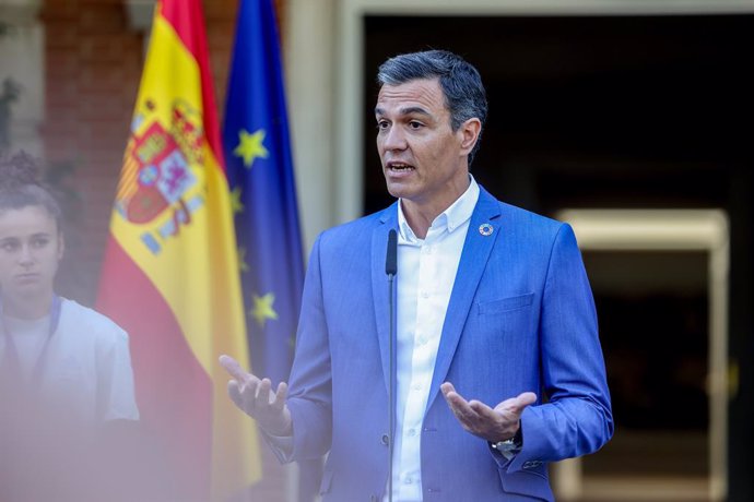 El presidente del Gobierno, Pedro Sánchez, interviene en el acto de recibimiento de las jugadoras de la Selección Femenina Española de Fútbol, campeona del Mundial Sub-20, en el Complejo de la Moncloa, a 31 de agosto de 2022, en Madrid (España). España 