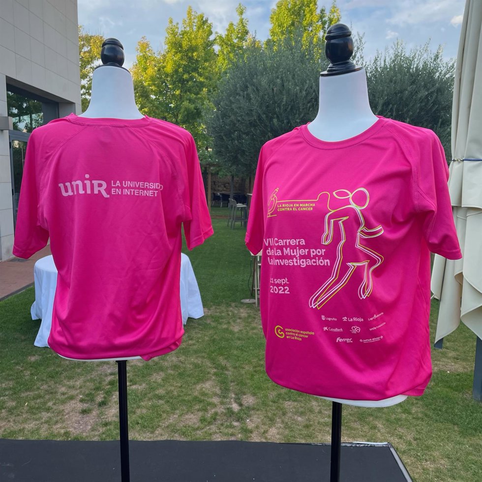 La Asociación contra el Cáncer presenta la camiseta para la VII Carrera de la Mujer por la Investigación