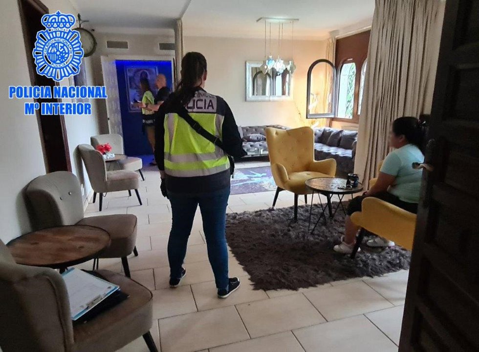 Inspección del local por la Policía Nacional