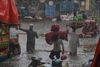 Más de 1.200 muertos por las inundaciones en Pakistán, que espera nuevos diluvios en el sur