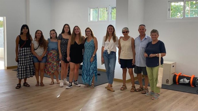 Miembros de las dos asociaciones en el nuevo espacio deportivo habilitado en el casal de Son Roca, en Palma.