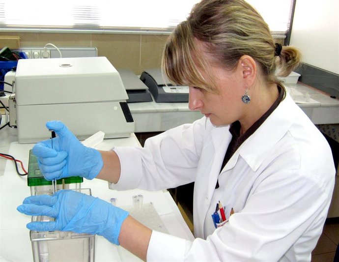 Archivo - Laboratorio de hemodonaciones.