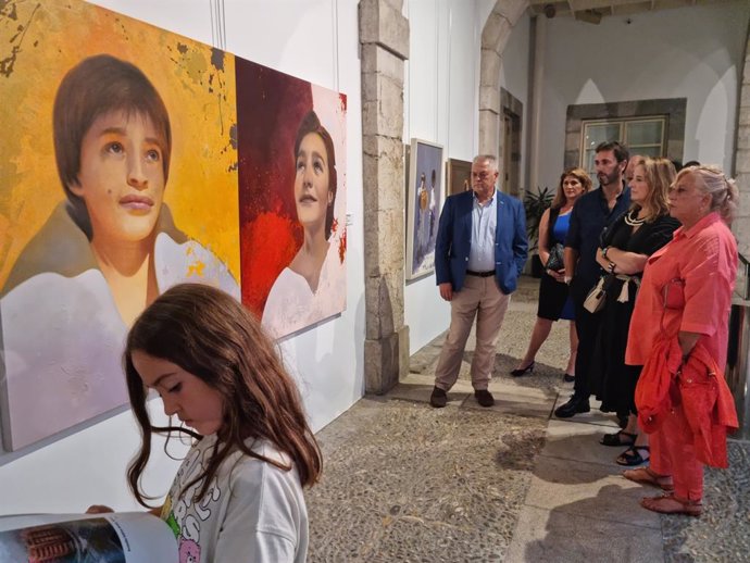 El Parlamento inaugura una muestra de José Higuera