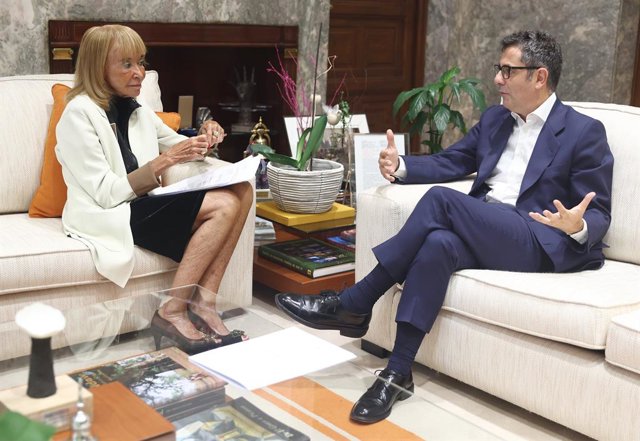 El ministre de la Presidència, Relacions amb les Corts i Memòria Democràtica, Félix Bolaños, i la presidenta del Consell d'Estat, María Teresa Fernández de la Vega