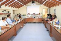 Reyes asegura que "el PSOE va a seguir trabajando con responsabilidad por los hombres y mujeres de este país"