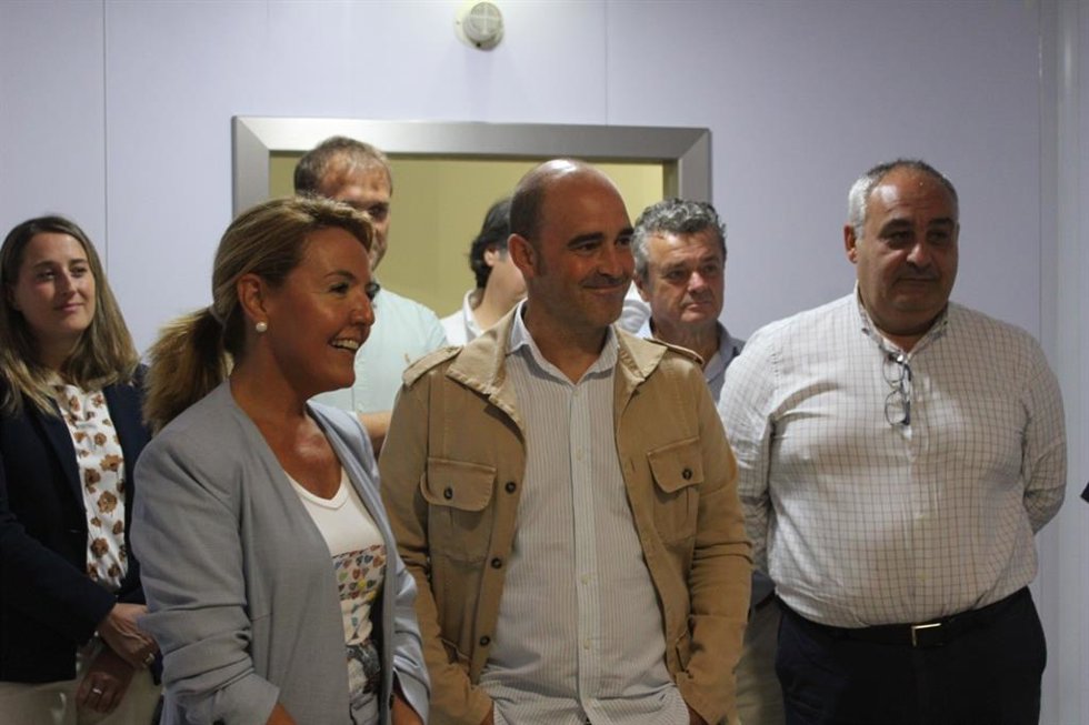 Teresa Mallada (PP) en una visita a la quesería Rey Silo