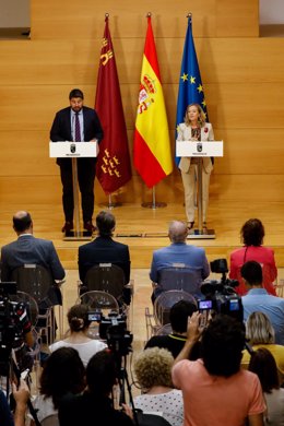 El presidente de la Comunidad, Fernando López Miras, y la vicepresidenta del Gobierno central y ministra de Asuntos Económicos y Transformación Digital, Nadia Calviño.