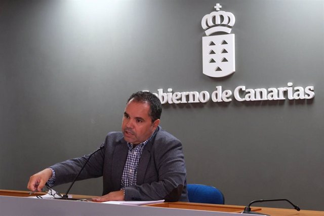 El viceconsejero de Empleo del Gobierno de Canarias, Gustavo Santana, valora los datos del paro correspondientes al pasado agosto