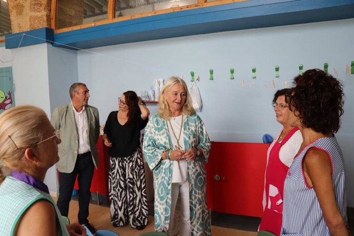 La delegada del Gobierno andaluz en Cádiz, Mercedes Colombo, en su visita a la Escuela Infantil Virgen de la Palma