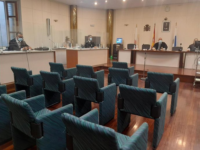 Archivo - Lectura del veredicto del jurado en el juicio al exconcejal de Reinosa de Obras, Julio César García, declarado culpable de malversación pero no de falsificación