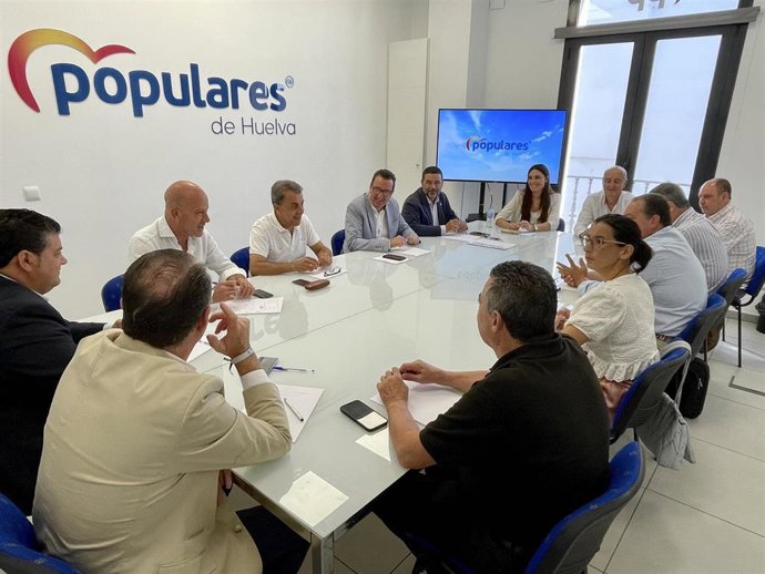 Primer Comité de Alcaldes del PP de Huelva en el inicio del nuevo curso político.