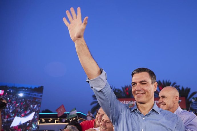 Archivo - El presidente del Gobierno de España, Pedro Sánchez, durante el cierre de campaña del PSOE-A en el Muelle de las Delicias, a 17 de junio de 2022, en Sevilla (Andalucía, España) (Foto de archivo).