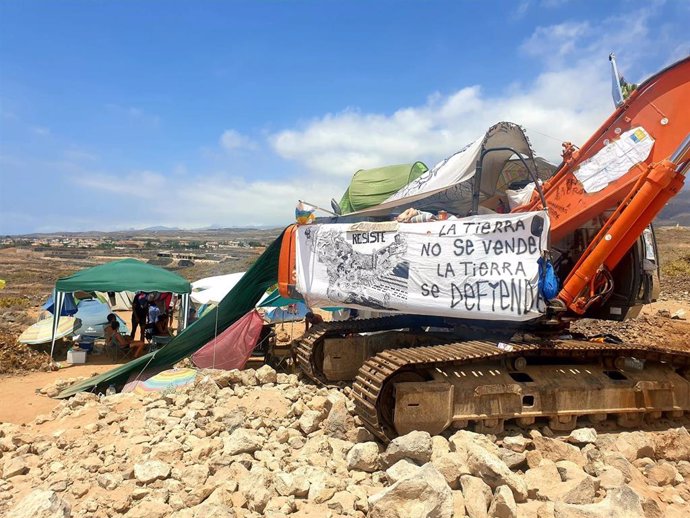 Acampada de protesta contra el proyecto urbanístico del Puertito de Adeje