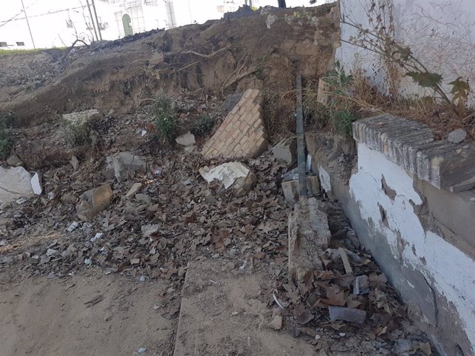 Muro derruido del CEIP La Paz