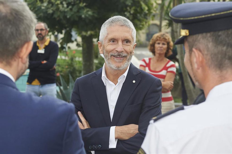 El ministro de Interior, Fernando Grande-Marlaska, a su llegada al acto de la firma de un convenio en Santoña, Cantabria
