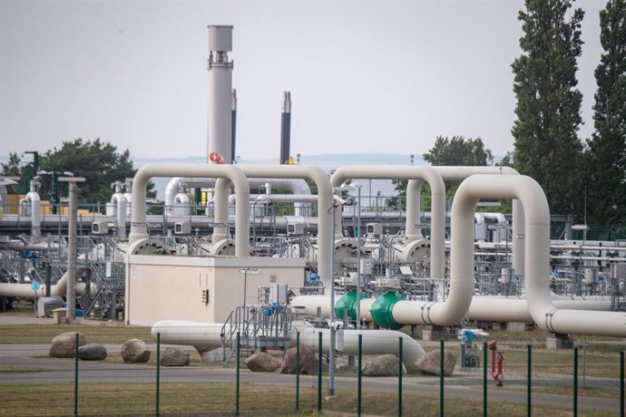 Archivo - FILED - 25 July 2022, Mecklenburg-Western Pomerania, Lubmin: Pipe systems and shut-off devices at the gas receiving station of the Nord Stream 1 Baltic Sea pipeline and the transfer station of the OPAL (Ostsee-Pipeline-Anbindungsleitung - Balt