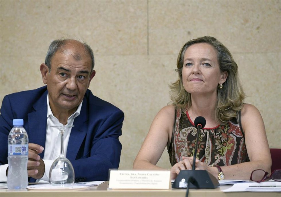 Nadia Calviño junto a Juan Antonio Pedreño