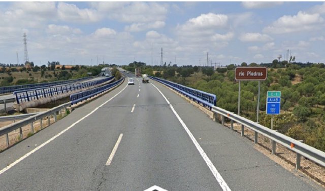 Fallecen dos personas tras la salida de vía de un turismo y caída por un puente en Cartaya.