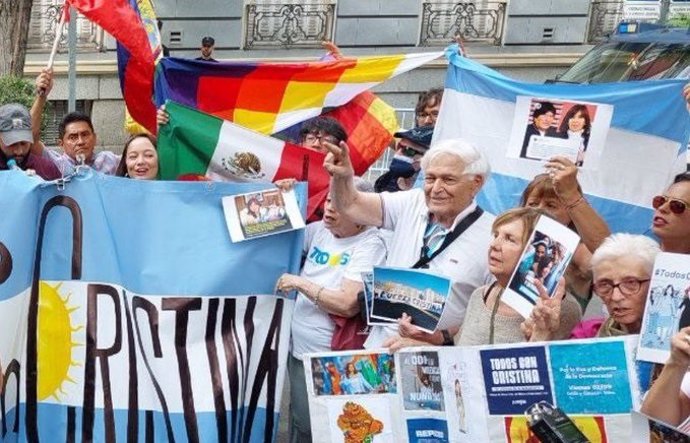 Concentración de apoyo a Cristina Fernández de Kirchner en Madrid
