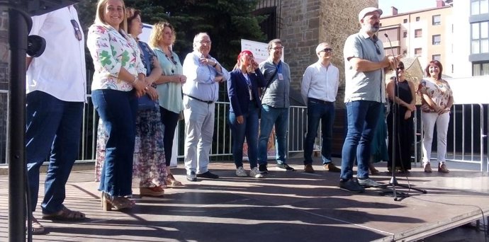 El director general de Cultura del Gobierno de Aragón, Víctor Lucea, durante la inauguración del IV Salón Hispano Francés de Cómic en Jaca, Huesca.