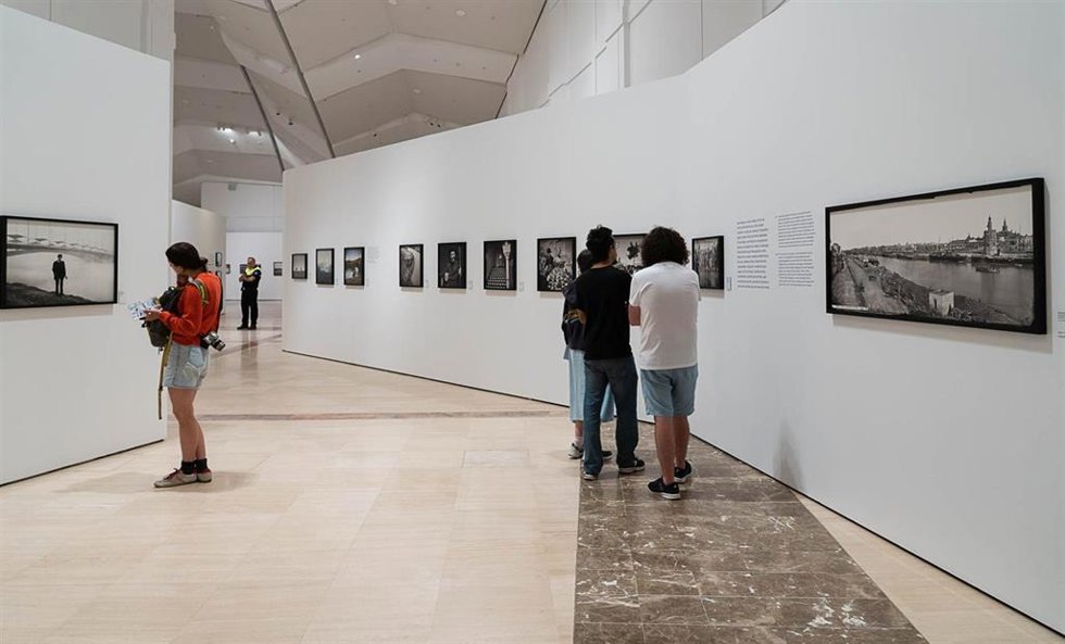 La exposición 'A Vía da Prata. Aires do Sur'  en la Ciudad de la Cultura de Galicia