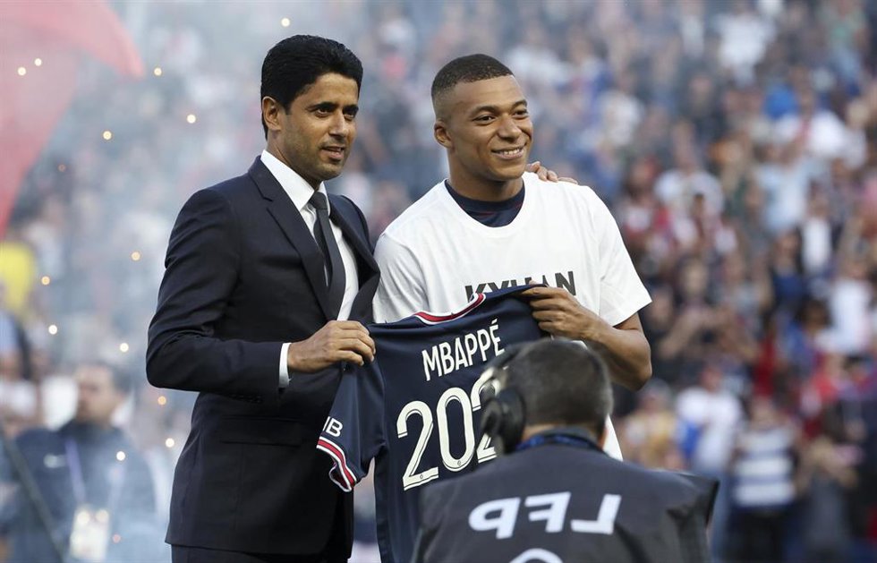 Archivo - Presidente del PSG Nasser Al Khelaifi y Kylian Mbappe