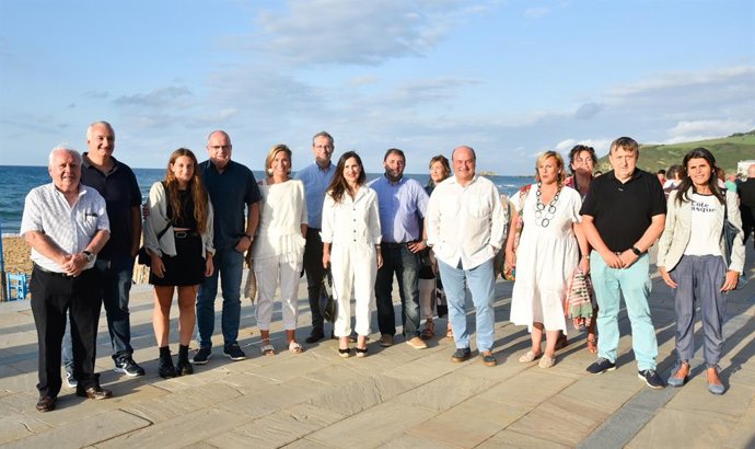 Andoni Ortuzar y Joseba Egibar en el acto político de PNV para dar inicio al curso político en el malecón de Zarautz (Gipuzkoa).