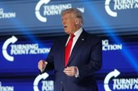 Trump acumulaba en su mansión más de 10.000 documentos del Gobierno