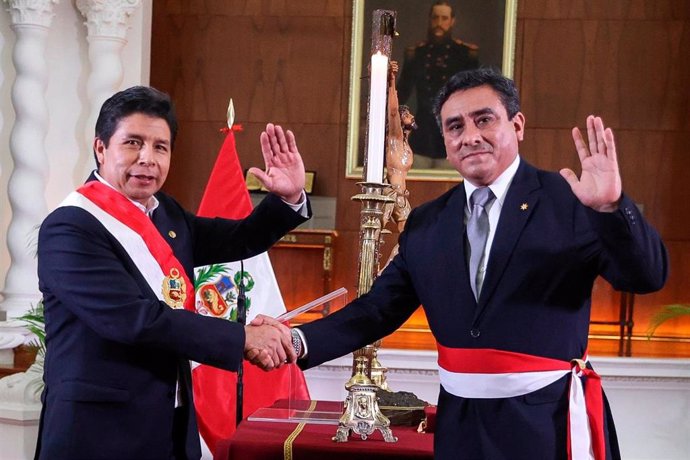 El presidente de Perú, Pedro Castillo, nombra al ministro del Interior, Willy Hueras
