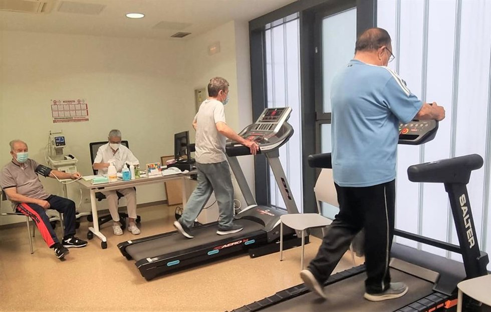 Pacientes durante las sesiones de entrenamiento, foto de archivo