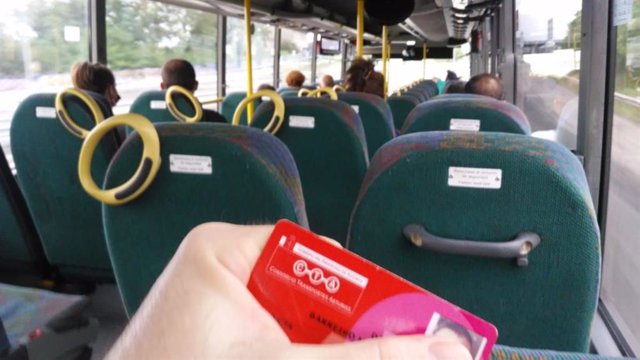 Viaje en un autobús del Consorcio de Transportes de Asturias con la tarjeta ConeCTA