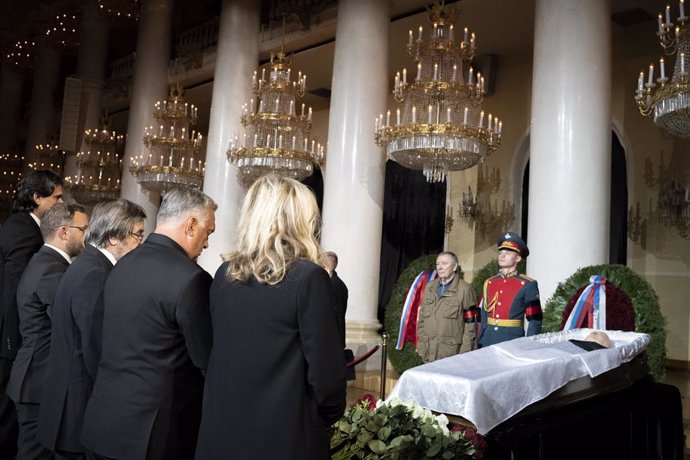 HANDOUT - 03 September 2022, Russia, Moscow: Hungary's President Viktor Orban pays his respect in front of the coffin of the last Soviet leader, Mikhail Gorbachev, during a farewell ceremony at the House of the Unions in Moscow. Photo: -/Hungary Governm