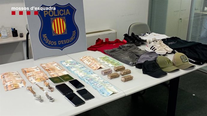 Objectes confiscats pels Mossos als presumptes lladres d'un grup criminal