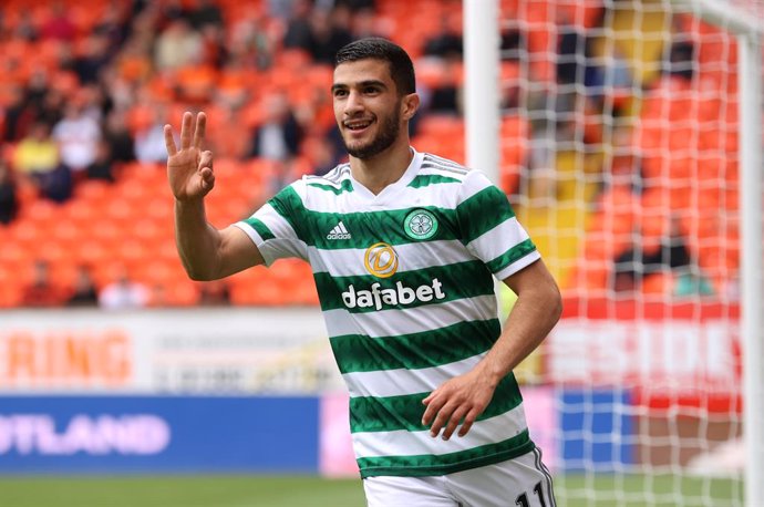 28 August 2022, United Kingdom, Dundee: Celtic's Liel Abada celebrates scoring his side's eighth goal with teammate Josip Juranovic during the Scottish Premiership soccer match between Dundee United and Celtic at Tannadice Park. Photo: Steve Welsh/PA Wi