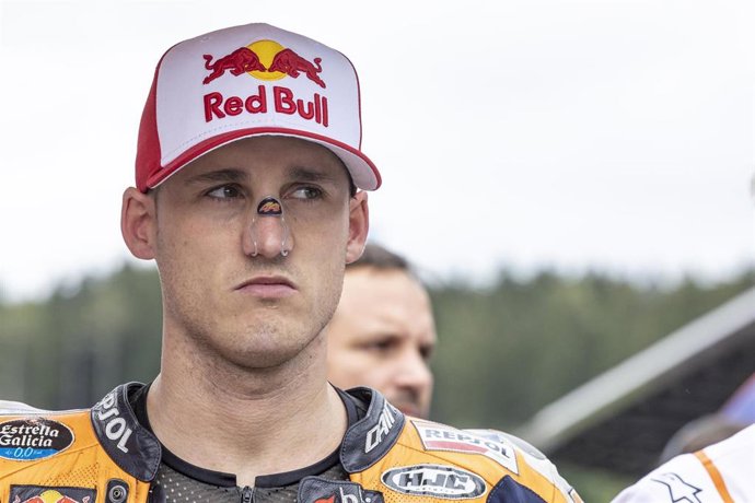 El piloto español Pol Espargaró antes de un Gran Premio 