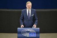 Decenas de miles de personas protestan en Praga contra el Gobierno checo