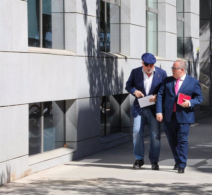El comisario jubilado José Manuel Villarejo acudió a la Audiencia Nacional para ser examinado por el forense. 