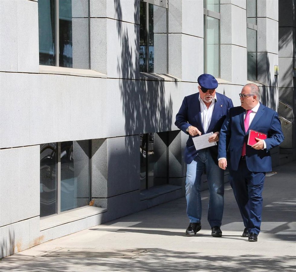 El comisario jubilado José Manuel Villarejo acudió a la Audiencia Nacional para ser examinado por el forense.