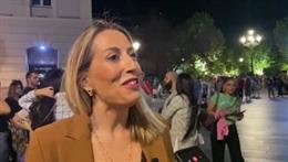 La presidenta del PP extremeño, María Guardiola, en la 'Noche en Blanco' en Badajoz.