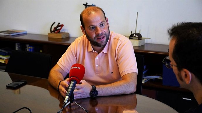 El conseller de Medio Ambiente y Territorio, Miquel Mir, durante una entrevista en la sede de la Conselleria.