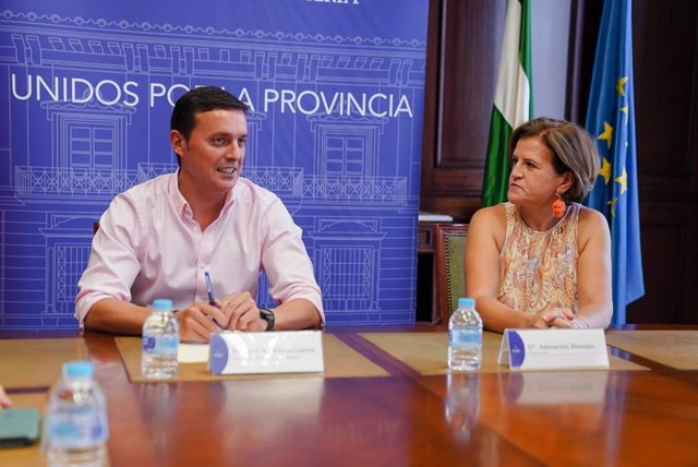 Reunión de los presidentes de la Diputación de Almería y Asaja-Almería, Javier A. García y Adoración Blanque, respectivamente.