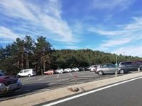 Baja ocupación de los aparcamientos de la Sierra por la caída de temperaturas